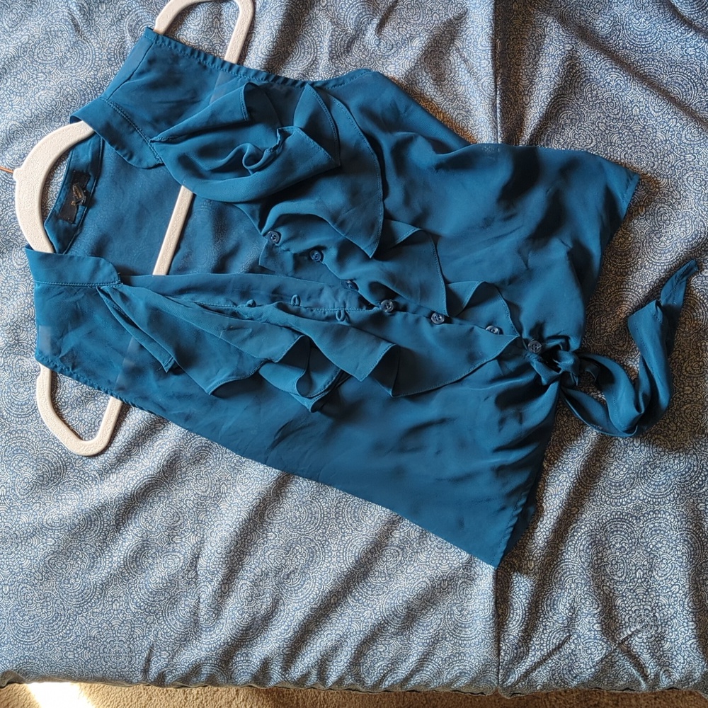 mine, S, blue ruffled blouse
